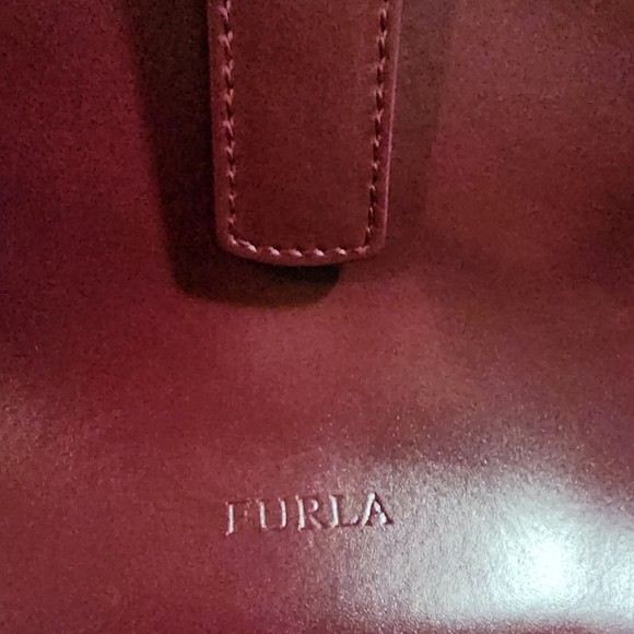 FURLA Made in Italy/Dark Burgundy Large Patent Leather Shoulder Bag Tote - Picture 3 of 12